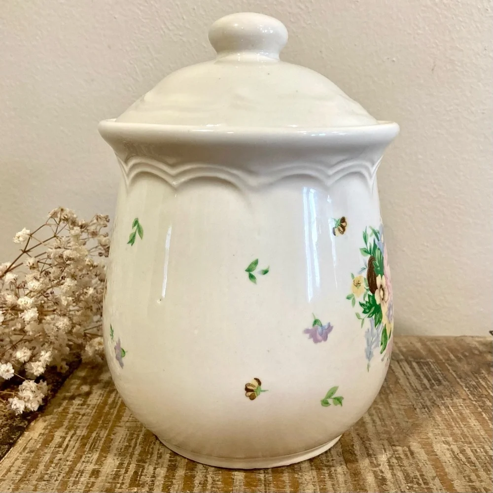 6.5” Tall Vintage Ceramic Canister Floral Container Storage Grandmacore Kitchen